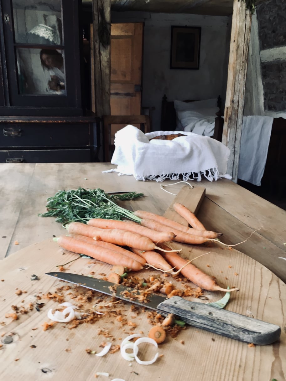Möhren auf dem Museumstisch.