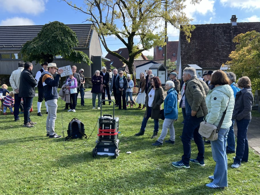 Vorstand Oppelt bei der Gästeführung