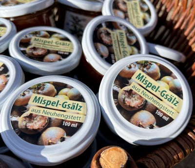 Mispel-Gsälz-Gläser im Korb